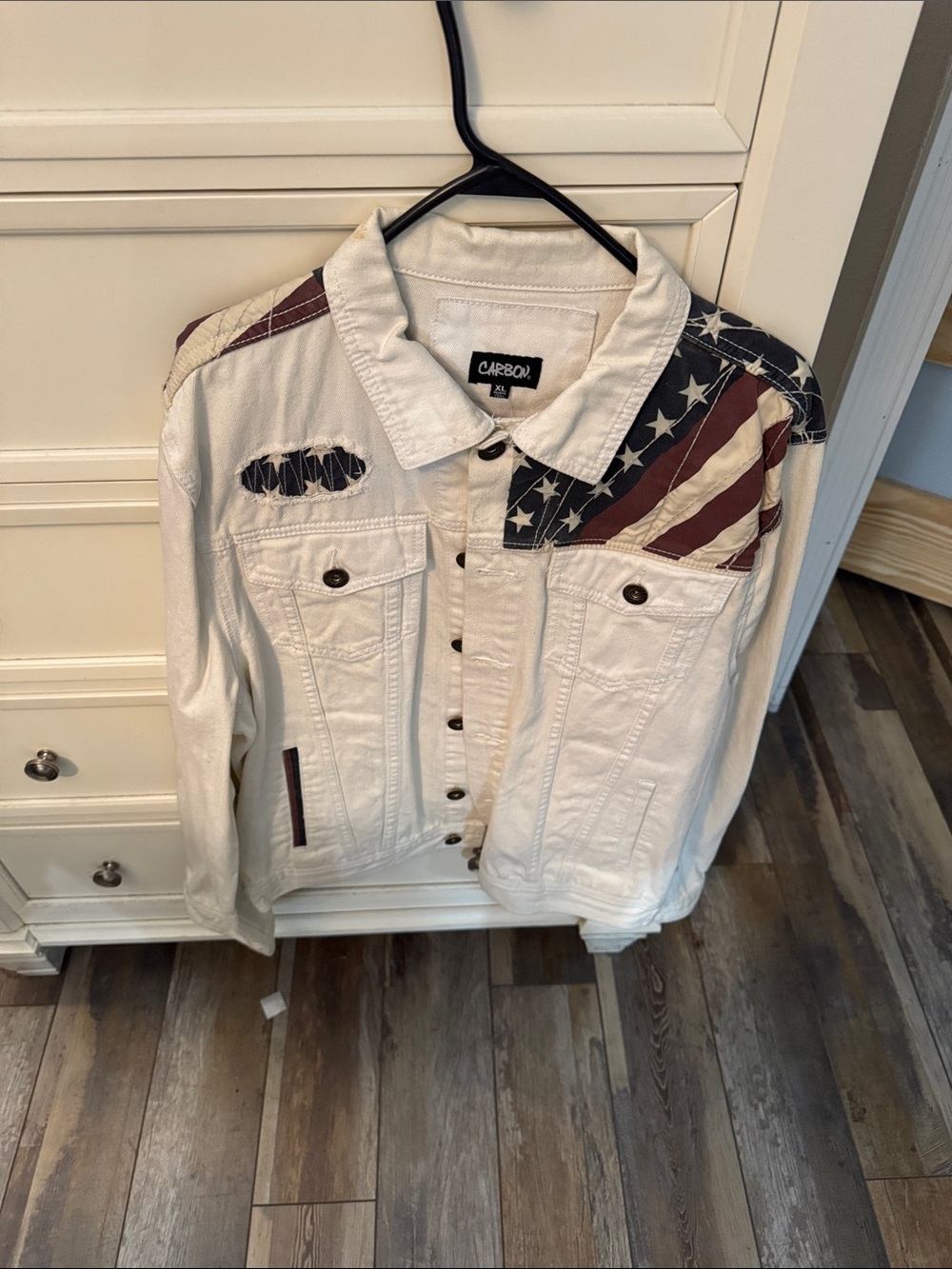 Carbon Patriotic Men’s lite jacket or very heavy shirt. Cream/White Size XL